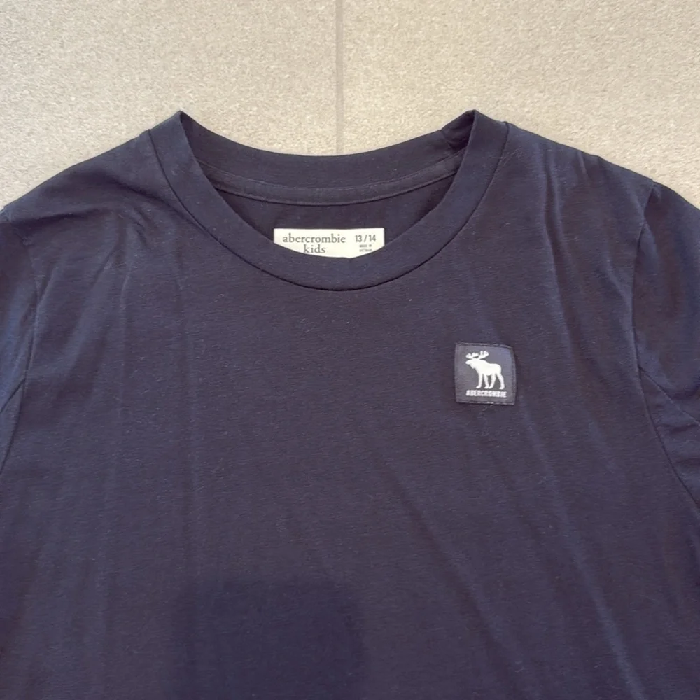 Abercrombie Kids T-Shirt! - Picture 3 of 5